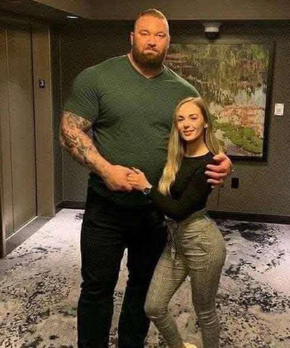 Os homens preferem mulheres mais baixas porque elas têm…