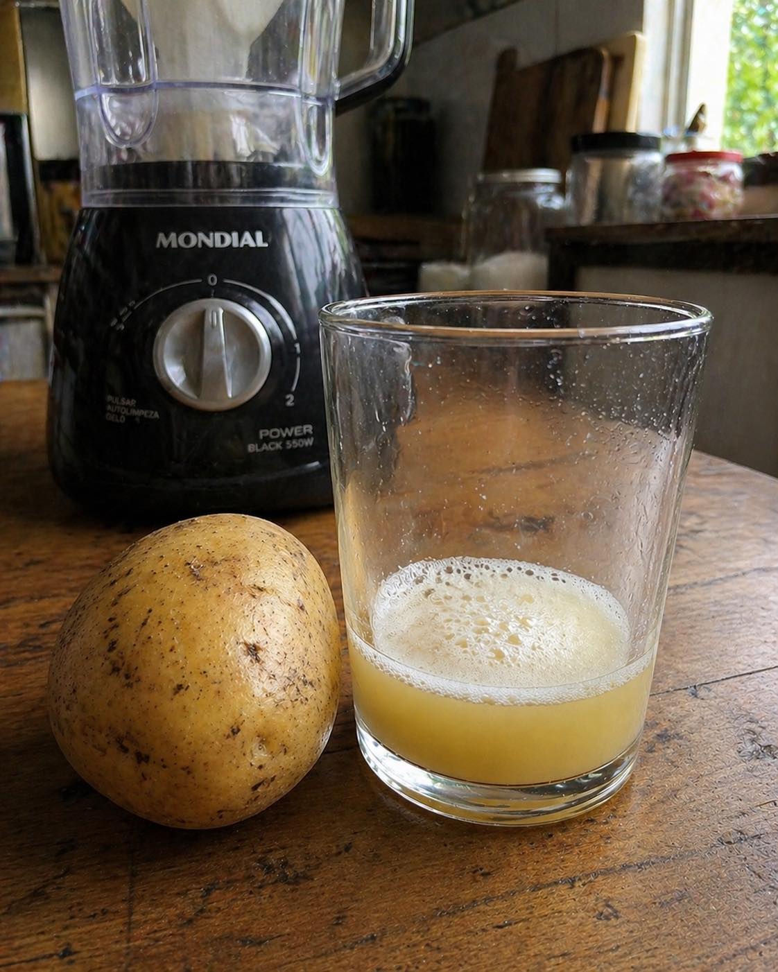 Especialistas revelam o que acontece quando você toma suco de batata todos os dias