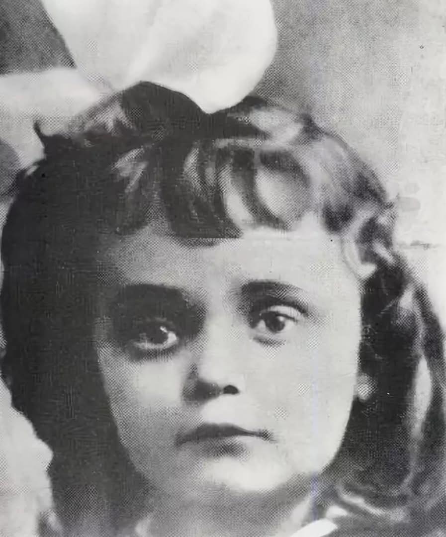 Você consegue descobrir quem ela é? Da vida nas ruas ao reconhecimento mundial, uma trajetória extraordinária
